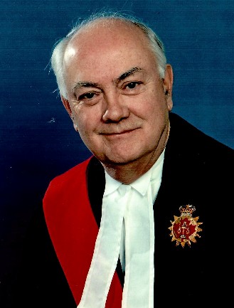 L'Honorable Bernard J. Manton