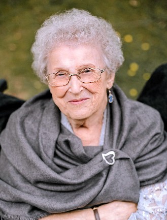 Mme Lucille Savard