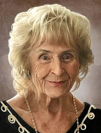 Mme Charlotte Desbiens