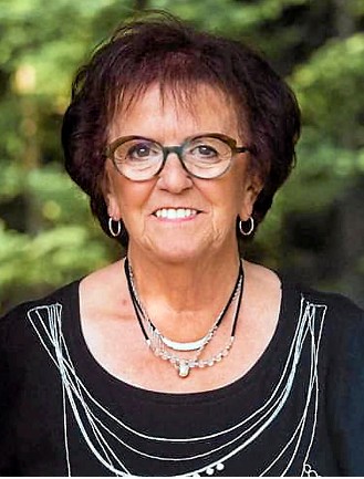 Mme Claudette Paradis Laroche