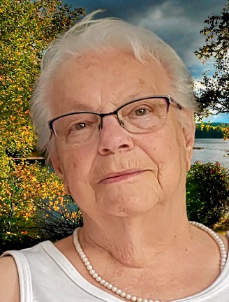 Mme Madeleine St-Pierre