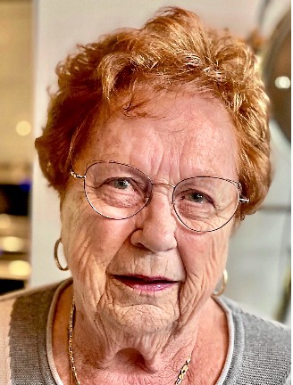 Charlotte (née Poulin) Desharnais