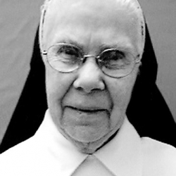 RACETTE SOEUR GILBERTE (SOEUR MARIE-DU-CARMEL)